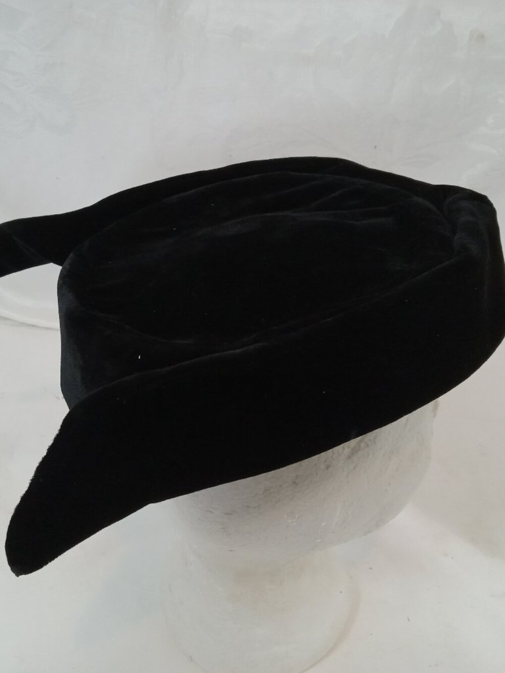 Vintage Black Velvet Women's Hat Classic Gothic Elegant Statement Used conditio